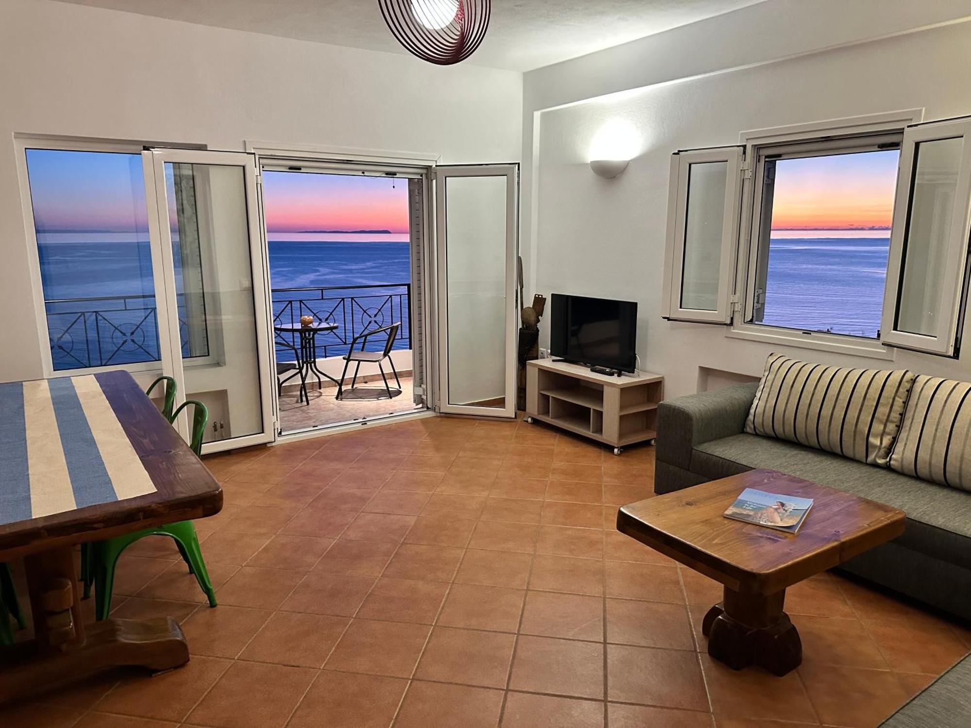 Roumers Himara Exteriör bild