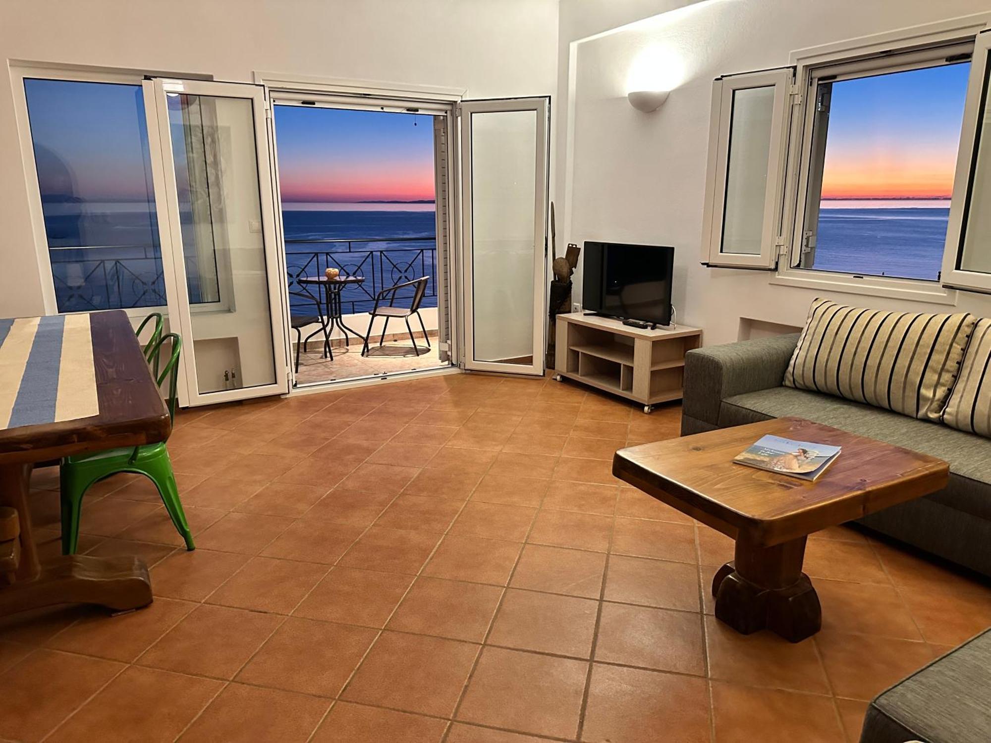 Roumers Himara Exteriör bild